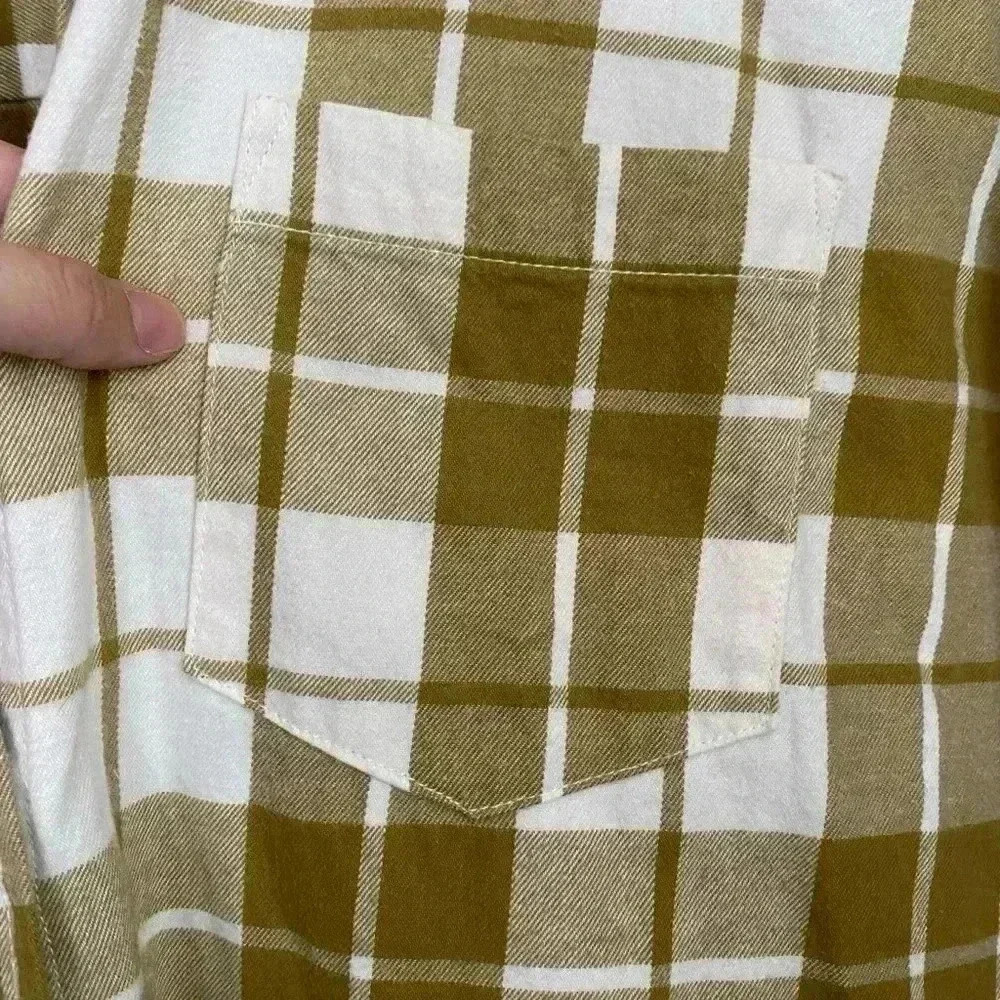 Universal Thread Flannel - Picture 5 of 6